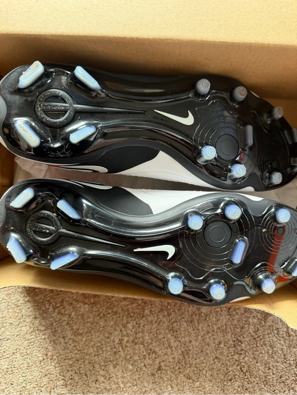Nike Men’s White Black Red Soccer Cleats